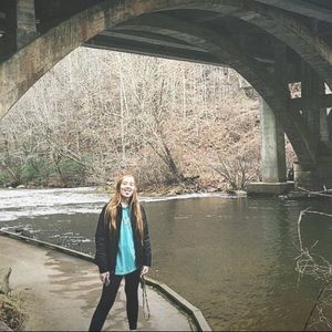 Meet your Posher, Cassandra